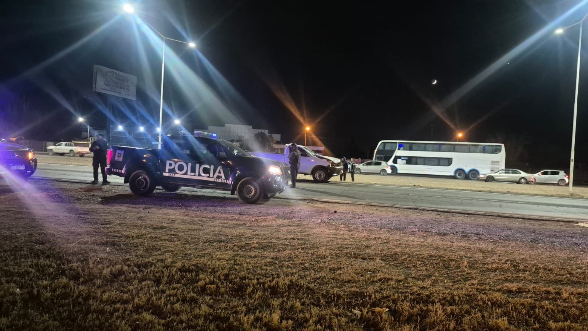 Escapaba de una riña, lo atropellaron y murió intentando cruzar el Acceso